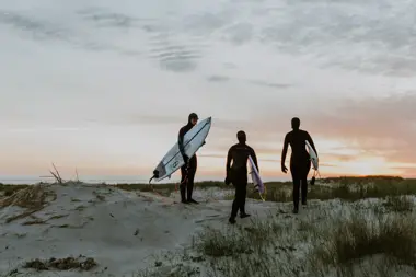 jyllands-vestkyst-surfere-strand